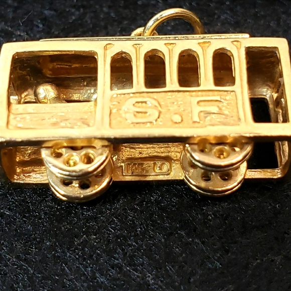 14kt Yellow Gold 3D SF Cable Car Pendant w/ moving Driver & Wheels - Picture 4 of 9